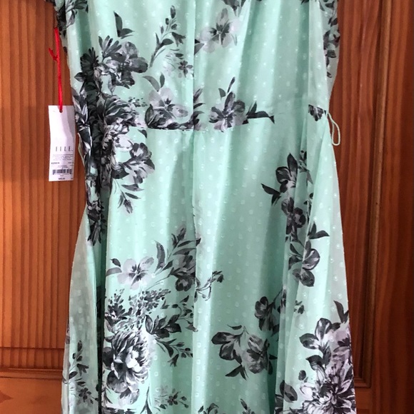 Elle dress - Picture 2 of 4